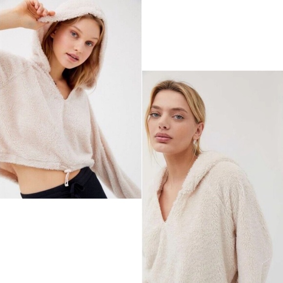 😊🧸Urban Outfitters Teddy Jacket Fleece Hooded Long Sleeve Cropped 🧸😊~ med - Picture 2 of 13